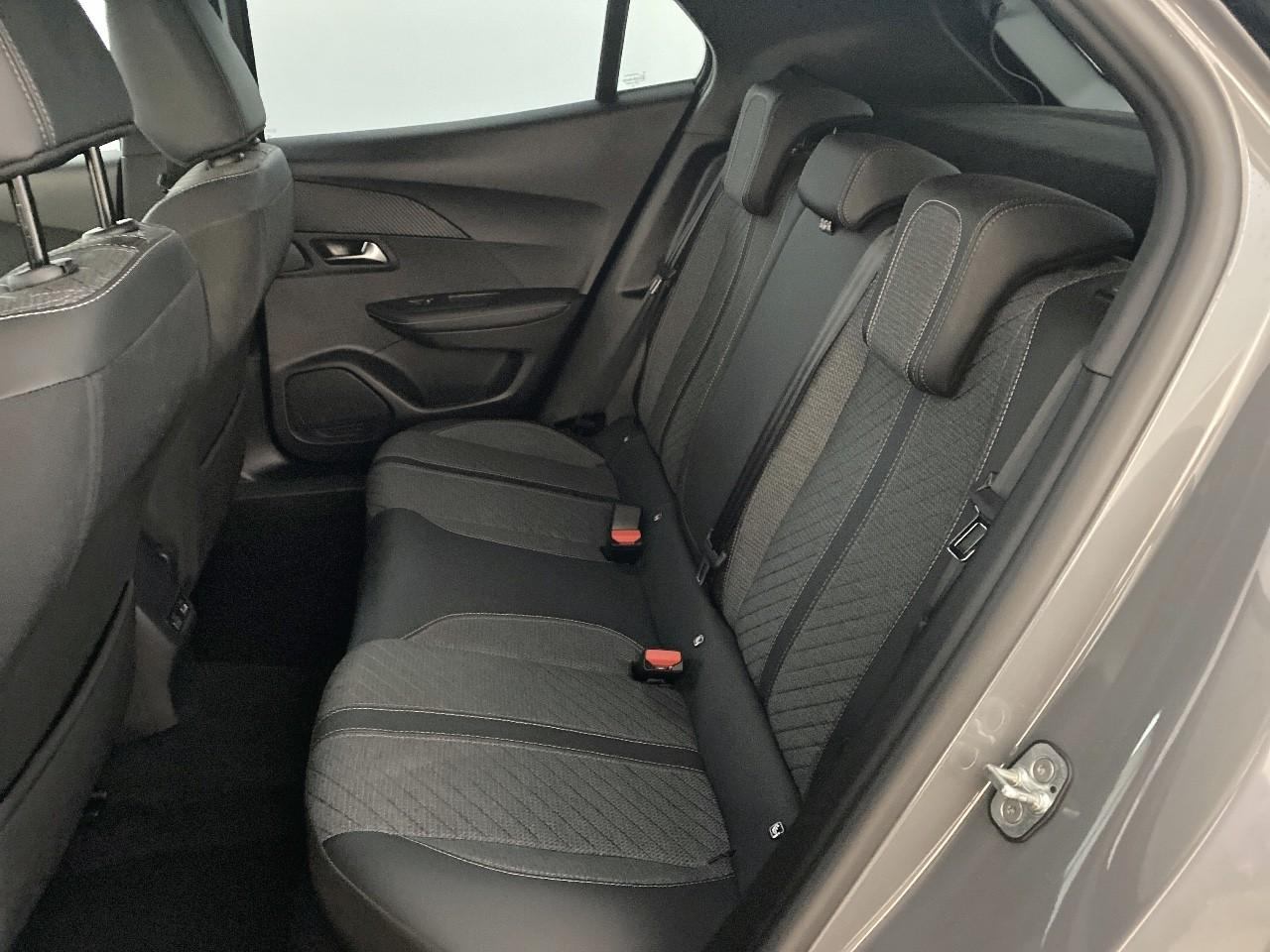 Peugeot 2008 hybrid 145 ch e-dcs6 allure — photo 10