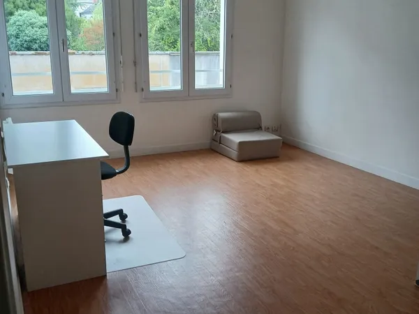 Loue chambre en colocation dans appartement