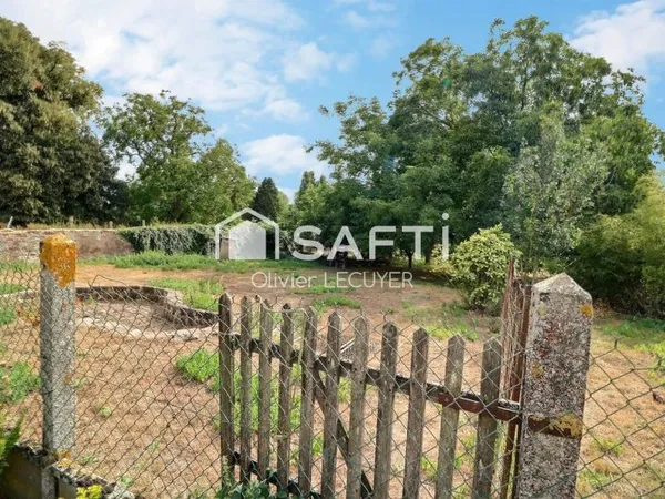 Terrain constructible d'environ 846 m2, en seconde ligne .