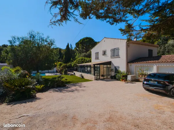Entre aubagne et éoures - propriété avec annexe indépendante et piscine