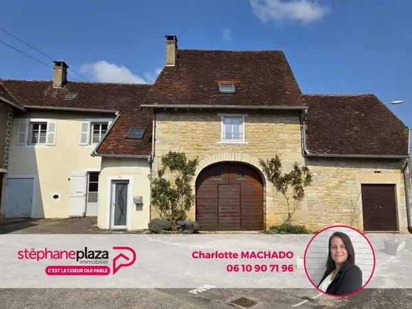 Maison de village en pierre avec cave voutée à Voiteur (39210)
