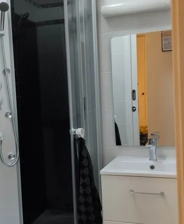 Chambre avec SdB privative à 2 pas de la gare d'Orléans