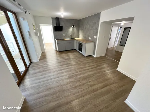 Appartement T2 Bis rénové avec balcon 70 m²