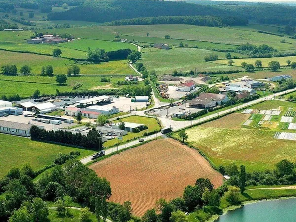 Terrain industriel 62000 m²