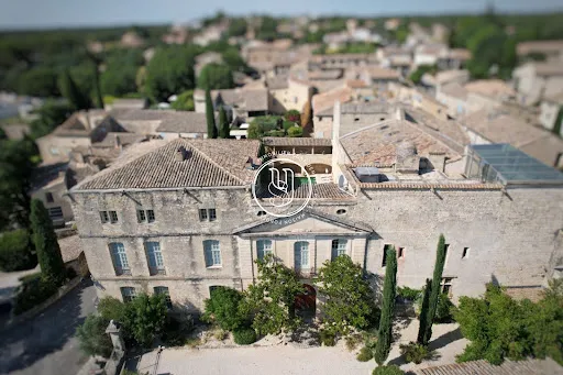 Maison 14 pièces 1272 m²
