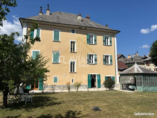 Villa 23 pièces 783 m²