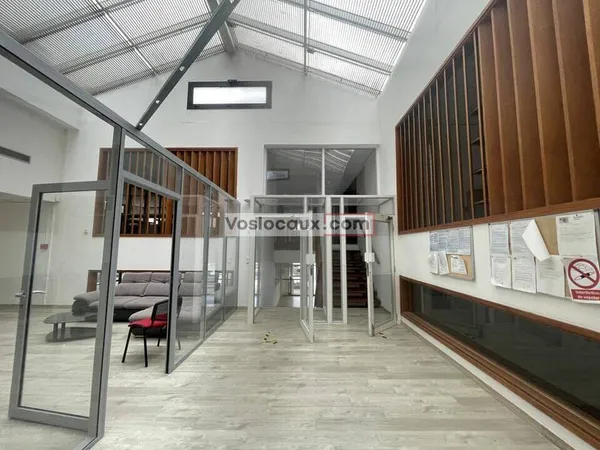 Bureaux 1372 m²