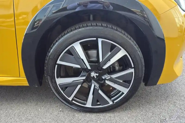 Peugeot 208 puretech 130 s&amp;s eat8 — photo 12