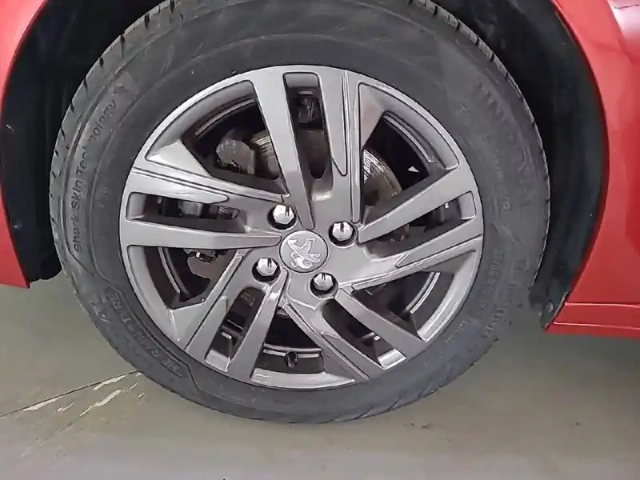 Peugeot 208 puretech 100 s&amp;s bvm6 — photo 40