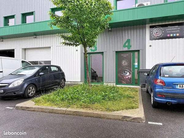 Local commercial 154 m² Saint-Quentin-Fallavier