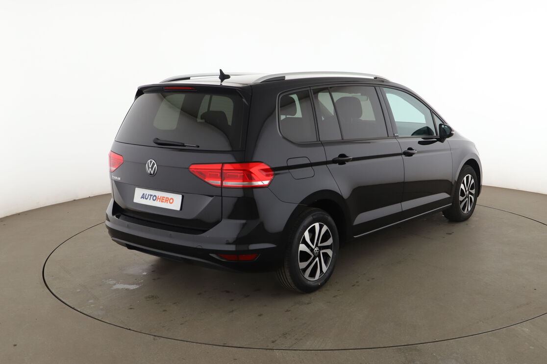 Volkswagen Touran 1.5 TSI EVO Active DSG7 — photo 5
