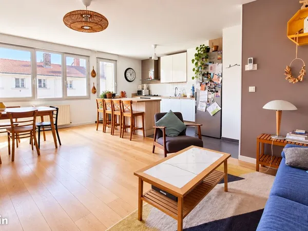 Appartement 3p. - 70 m² - centre Valmy (69009)