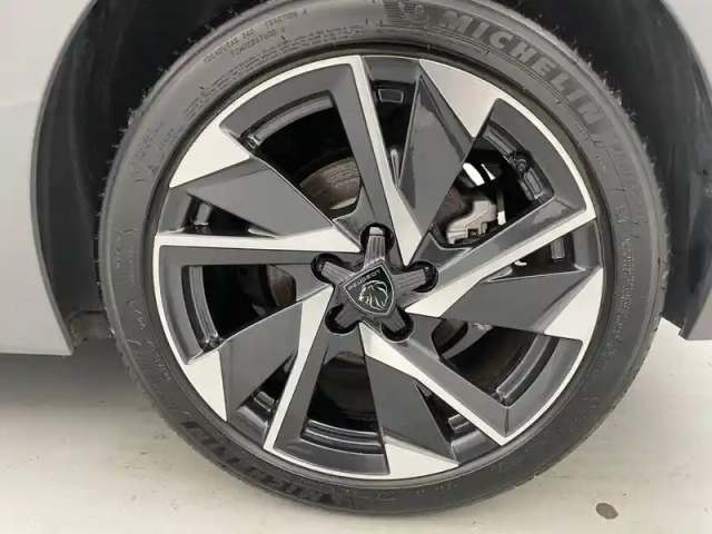 Peugeot 308 hybrid 145 e-dcs6 — photo 13