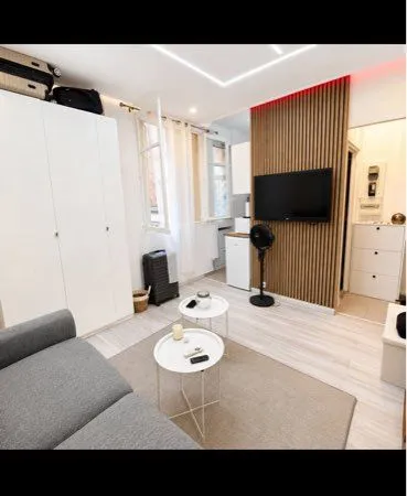 Studio neuf Paris 20 sous location