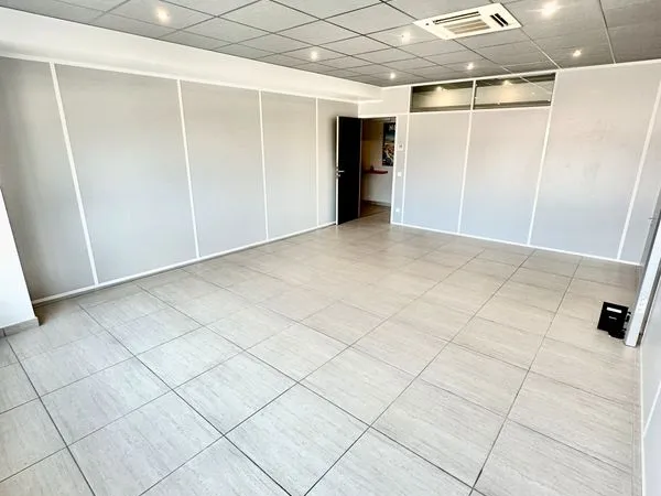 BUREAU 33m² À LOUER