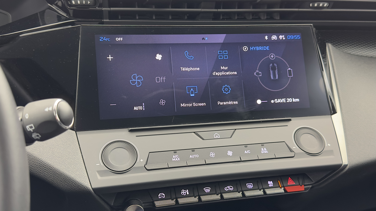 Peugeot 308 SW PHEV 180 e-EAT8 — photo 22