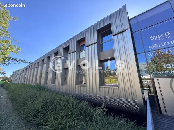 Bureaux 1 501 m²
