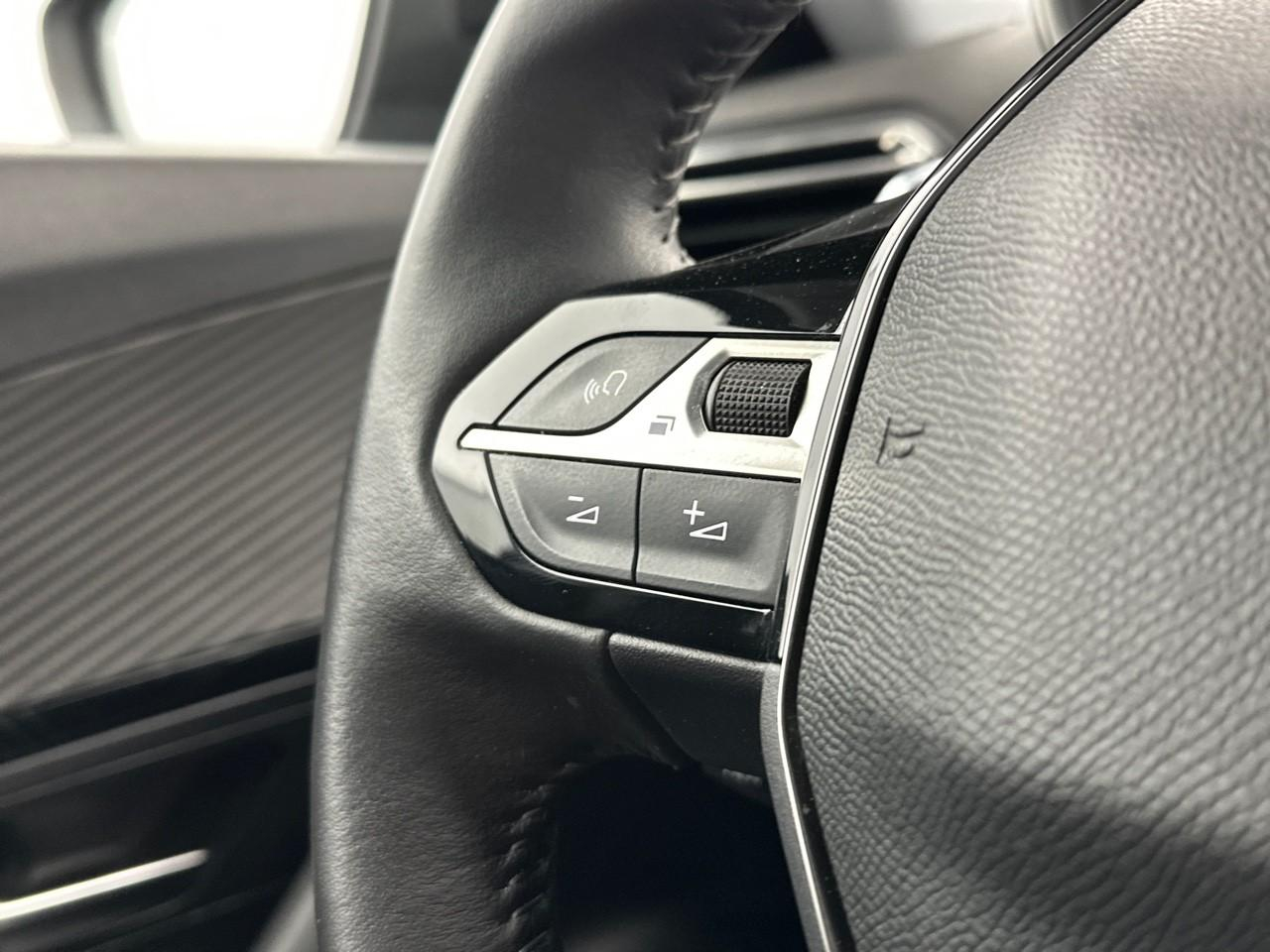 Peugeot 2008 puretech 130 s&s eat8 allure pack — photo 17