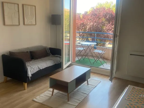 Idéal étudiant - T2 meublé rénové avec balcon et parking - À 50 m du tramway - Blagnac