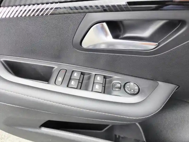 Peugeot 208 hybrid 110 ch e-dcs6 — photo 19
