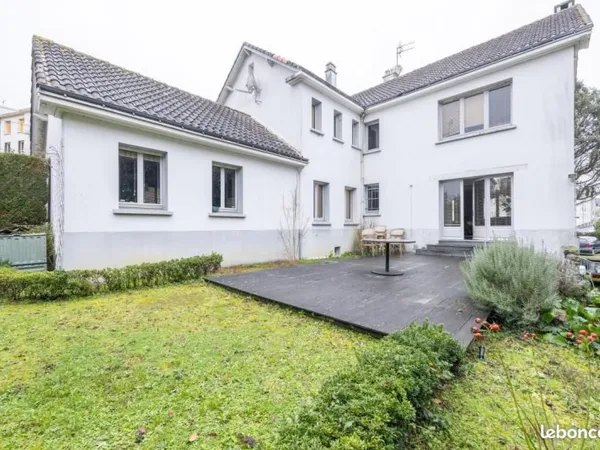 Maison 11 pièces 285 m²