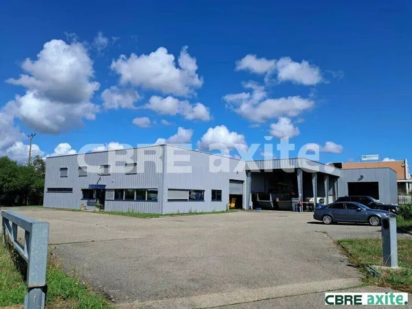 Local d'activité 1063 m²