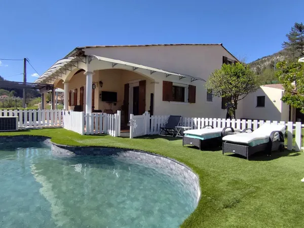 Maison 4 Pièces - Piscine et Garages