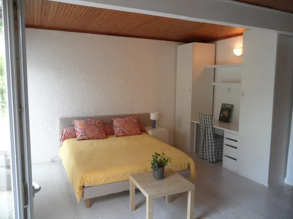 Chambre spacieuse et calme chez l'habitant