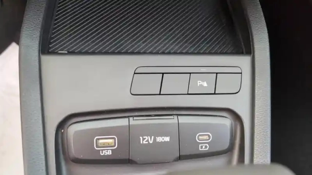 Kia Stonic 1.0 t-gdi 100 ch dct7 — photo 52