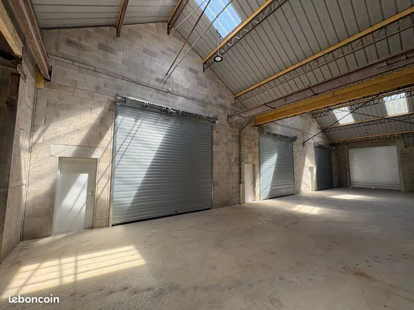 Local d’activité et entrepôt Vente Saint-Amour  200m² 100000€