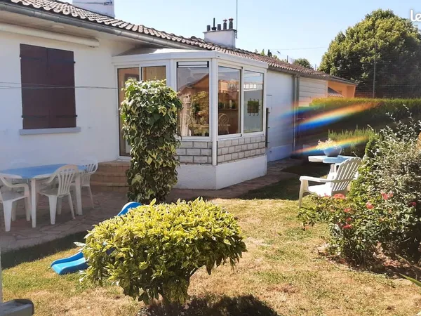 Maison sans travaux avec un jardin agréable sur sous sol plus un garage