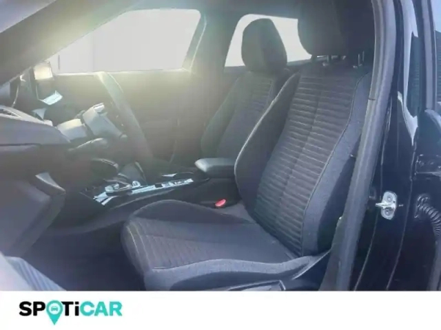 Peugeot 2008 e- 136ch style — photo 11