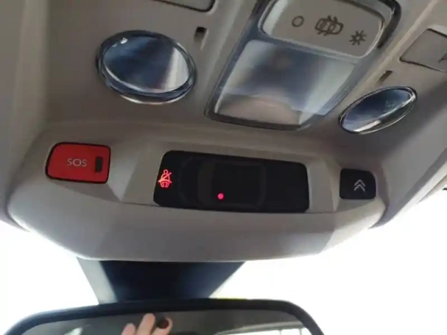 Citroën C5 Aircross hybride rechargeable 225 e-eat8 — photo 20