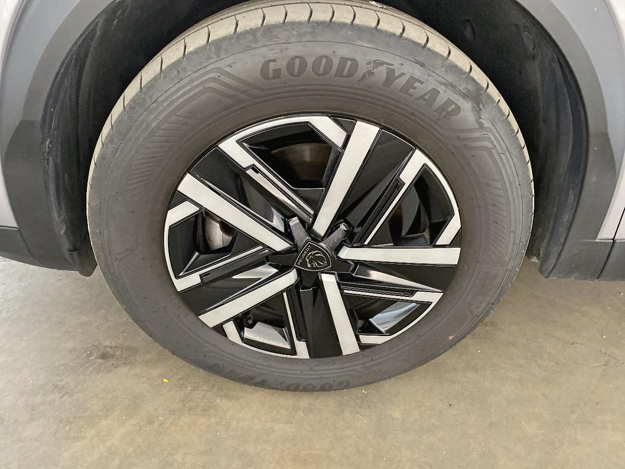 Peugeot 2008 hybrid 145 ch e-dcs6 style — photo 11