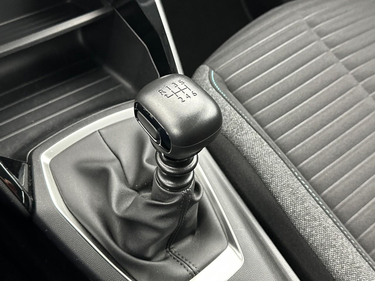 Peugeot 2008 puretech 100 s&s bvm6 style — photo 28