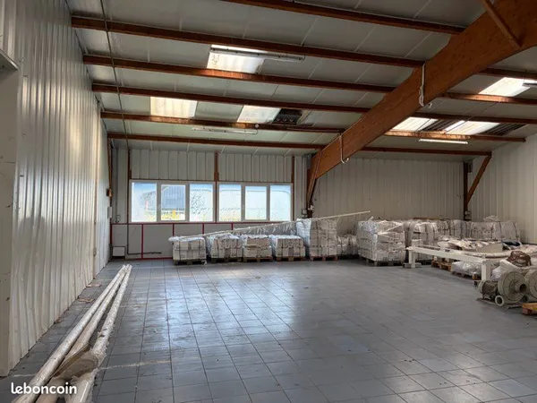 Local d’activité et entrepôt Location Honfleur 1p 186m² 1250€