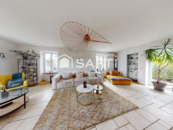 180 m² • 5 chambres • Piscine chauffée • Sous-sol de 116 m²
