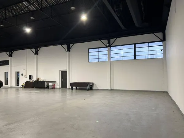 Local d'activité 1000 m²