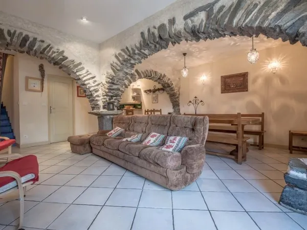 Maison de village édifiée sur 3 niveaux