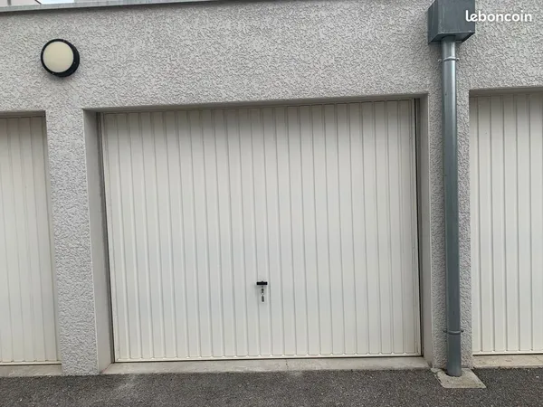 Loue garage LES ABRETS EN DAUPHINE 38490