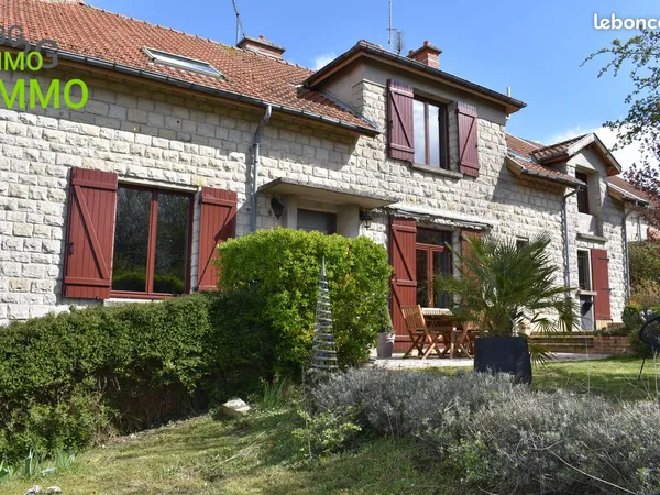 Maison en pierre 185 m² | 4 chambres | Terrasse et jardin clos à Charmont