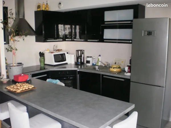 APPARTEMENT COLOCATION de 90 M2 4 Pièces + Cuisine + Balcon + terrasse + parking