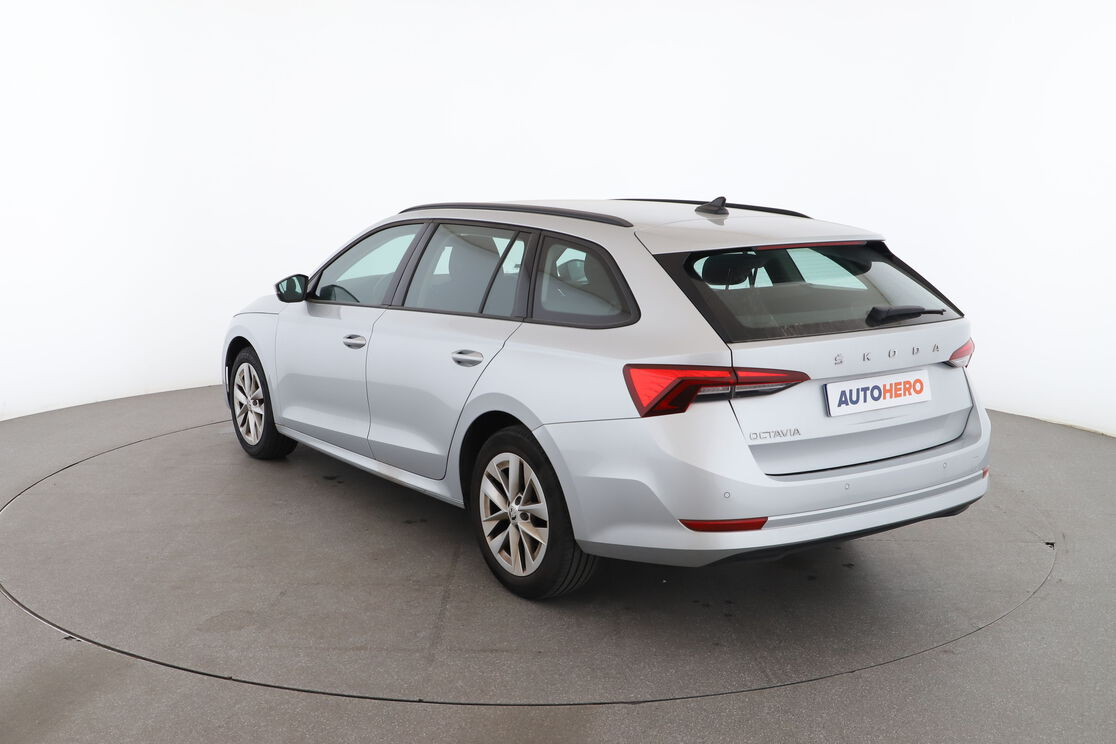 Skoda Octavia Combi 2.0 TDI Ambition DSG7 — photo 3