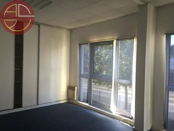 Bureau et espace de travail Location Saint-Jean 33m² 289€