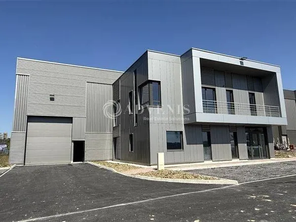 Local d'activité 914 m²