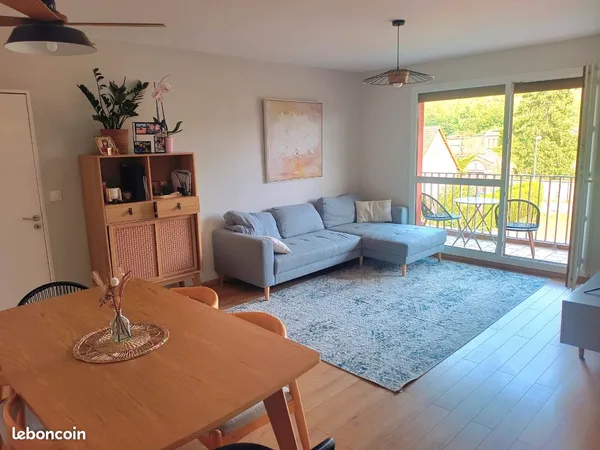 T4 lumineux, deux balcons, 3 chambres, ascenseur
