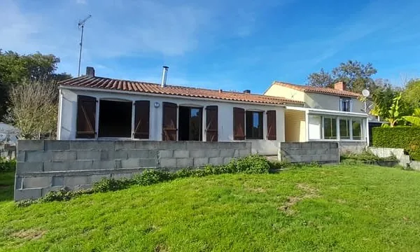 EN CAMPAGNE MAISON 3 CHAMBRES AVEC GRANGE