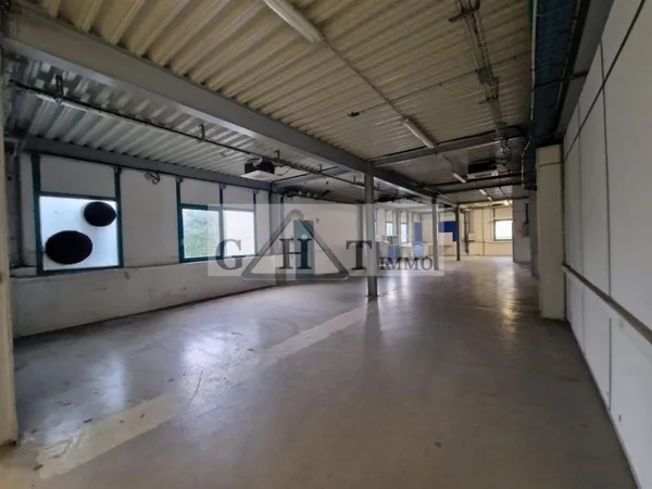 Ensemble immobilier 2200 m² à vendre à BAILLET EN FRANCE