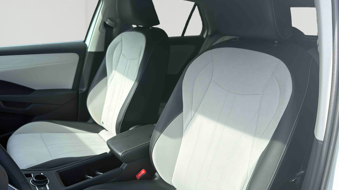 Volkswagen T-Roc 1.5 eTSI EVO2 Hybrid 150 ch DSG7 — photo 11