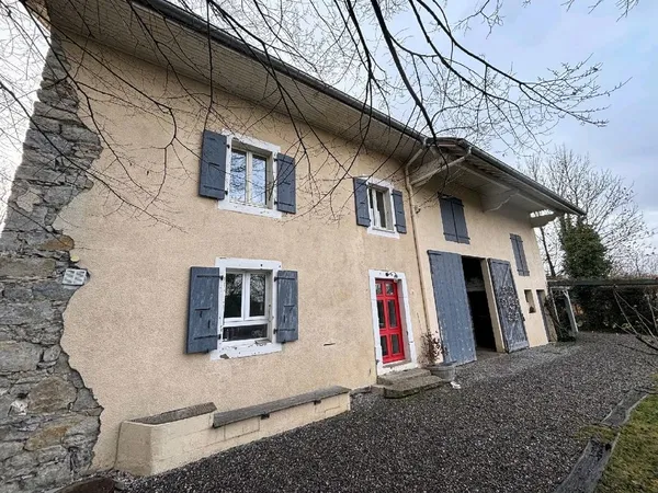 MASSONGYAncienne ferme rénovée avec piscine  Massongy ....